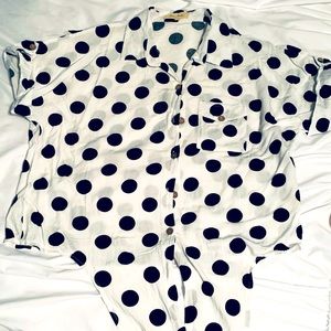 NWOT LOVE NOTES POLKA DOT TIE WAIST SHORT SLEEVE BUTTON DOWN WHITE BLACK